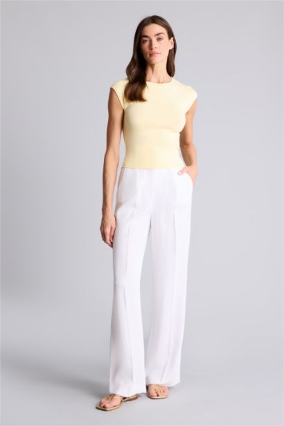 Базовая однотонная футболка Slim Fit из модала с круглым вырезом и коротким рукавом