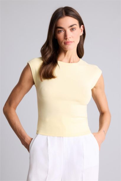 Базовая однотонная футболка Slim Fit из модала с круглым вырезом и коротким рукавом