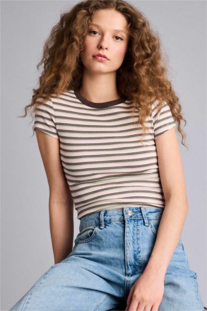 Fıtted Bisiklet Yaka Ribana Kısa Kollu Tişört