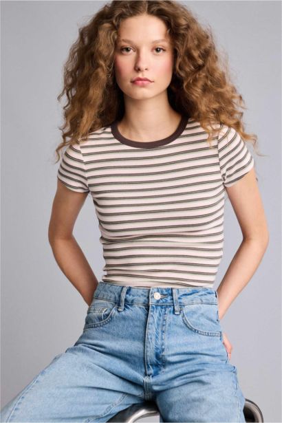 Fıtted Bisiklet Yaka Ribana Kısa Kollu Tişört