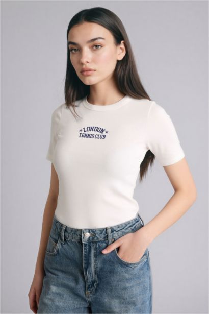 Футболка кашкорсе Slim Fit в рубчик с круглым вырезом принтом и коротким рукавом