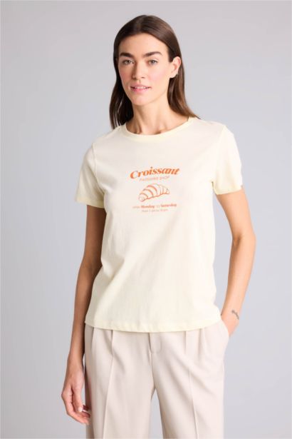 Regular Fit дөңгелек жағалы ұран жазылған баспалы трикотаж қысқа жеңді футболка