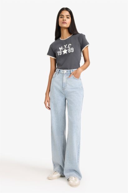 Футболка Fitted в рубчик с круглым вырезом принтом и коротким рукавом