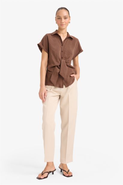 بلوزة نص كم قصة عادية بياقة قميص