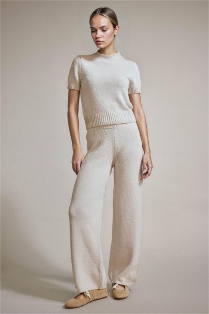 Трикотажный свитер с воротником полустойка и коротким рукавом