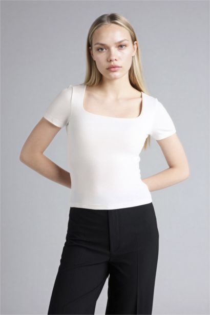 Футболка Slim Fit с квадратным вырезом и коротким рукавом