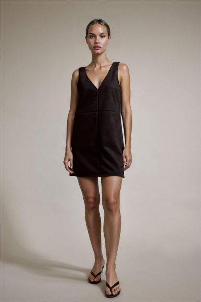 فستان قصير شمواه بحمالات سميكة وياخة V