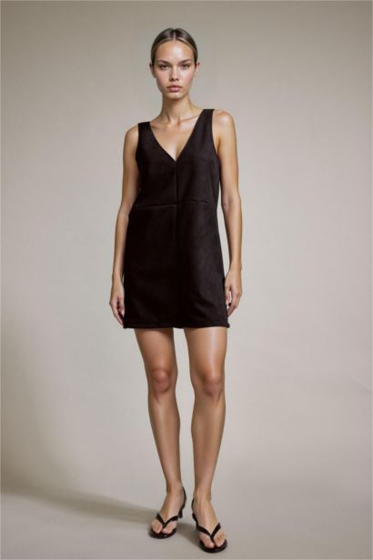 فستان قصير شمواه بحمالات سميكة وياخة V