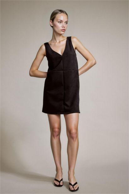 فستان قصير شمواه بحمالات سميكة وياخة V