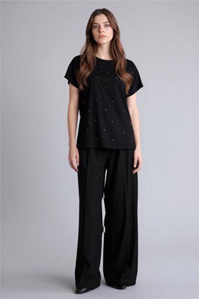 Футболка с круглым вырезом коротким рукавом и принтом из камней