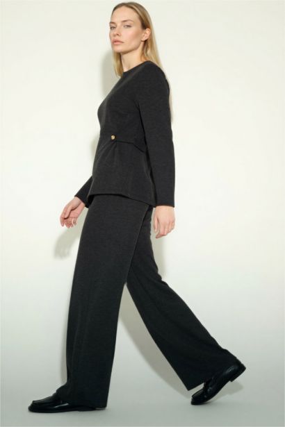 بنطلون بيكيه قصة مستقيمة برجل عادية