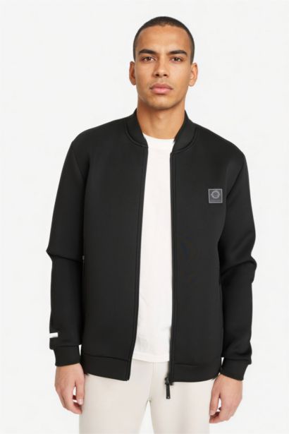 جاكيت بومبر بسوستة سليم فيت وياقة كوليج