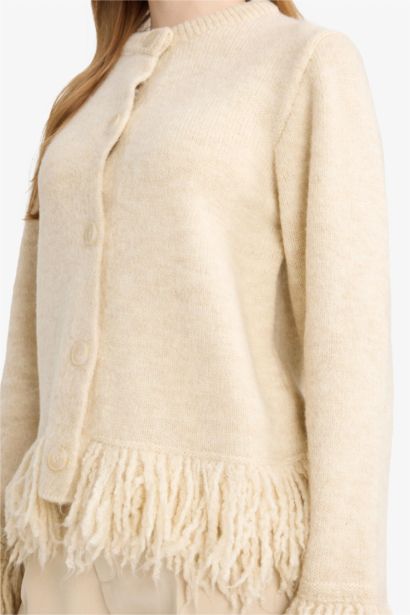 جاكيت تريكو قصة عادية بياخة مستديرة