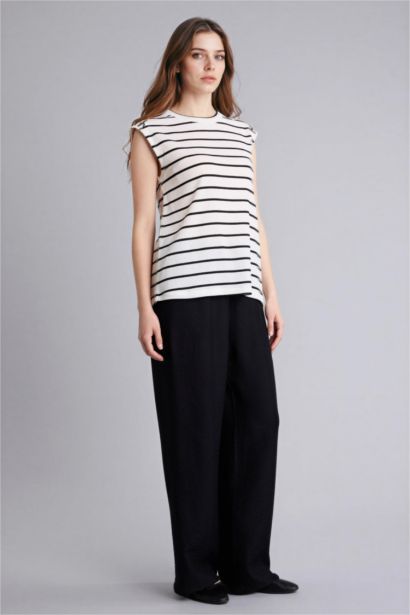 Футболка Regular Fit из ткани букле с круглым вырезом и коротким рукавом