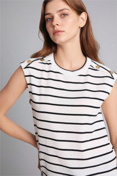 Футболка Regular Fit из ткани букле с круглым вырезом и коротким рукавом