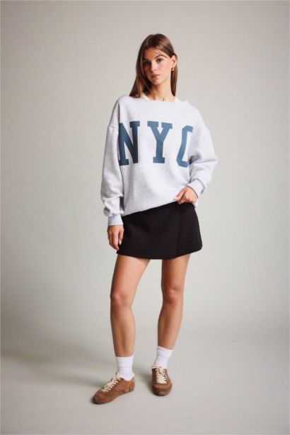 Kayık Yaka Baskılı Sweatshirt