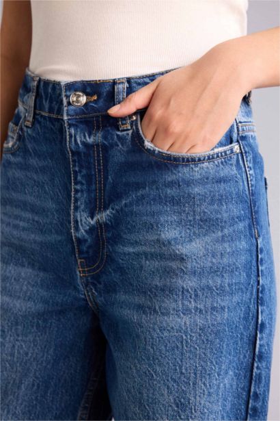 بنطلون جينز قصة مستقيمة وخصر عالي