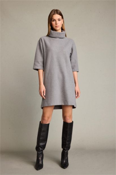 Платье с длинным рукавом