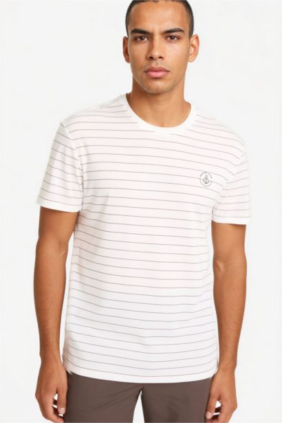 Standard Fit Crew Neck Sports Short Sleeve T-Shirt