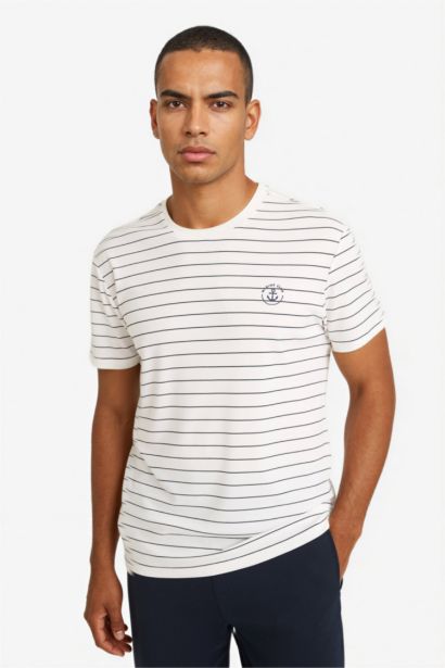 Standard Fit Crew Neck Sports Short Sleeve T-Shirt