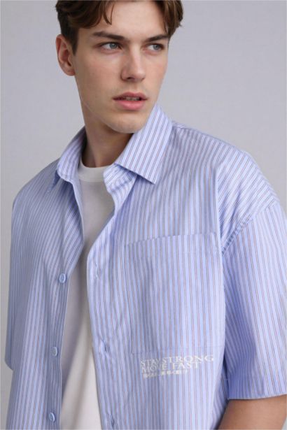 Boxy Fıt Polo Yaka Baskılı Çizgili Kısa Kollu Gömlek