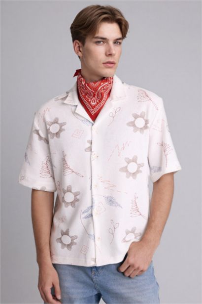 Boxy Fıt Apaş Yaka Baskılı Kısa Kollu Gömlek