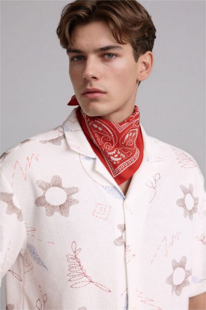 Boxy Fıt Apaş Yaka Baskılı Kısa Kollu Gömlek