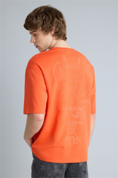 Тыныс алатын Boxy Fit баспалы футболка