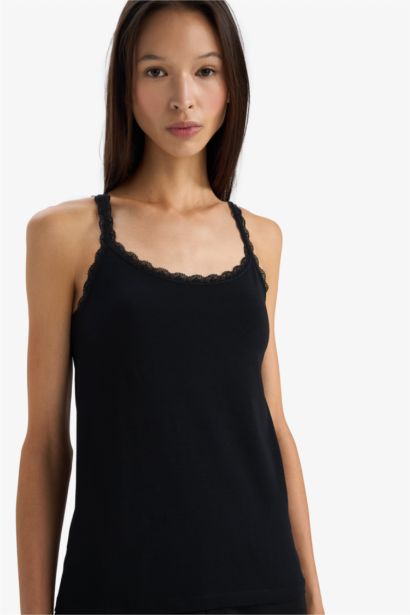 فانيلة قصة عادية