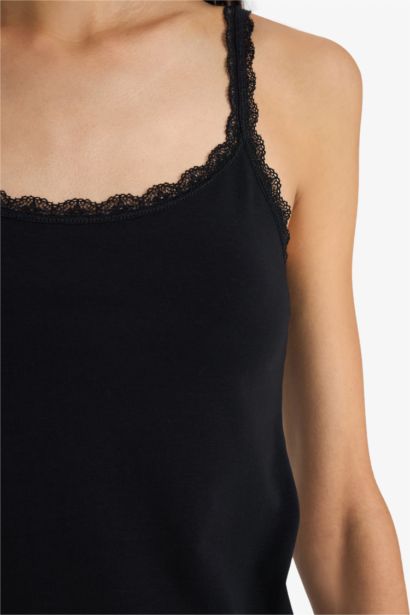 فانيلة قصة عادية