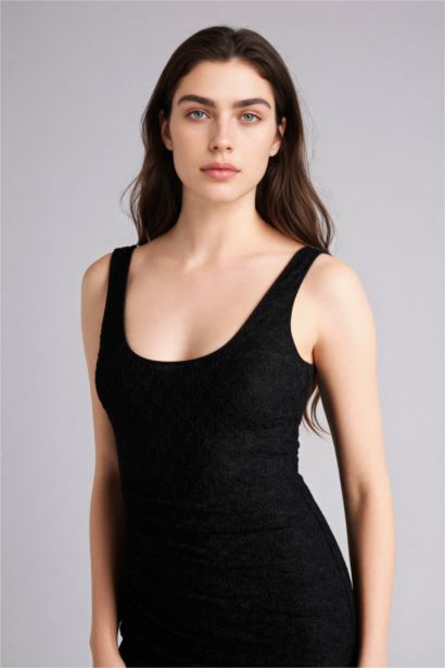 Платье с коротким рукавом миди на бретельках с кружевом