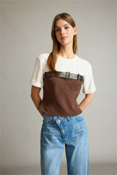 Bisiklet Yaka Kemer Detaylı Kısa Kollu Bluz