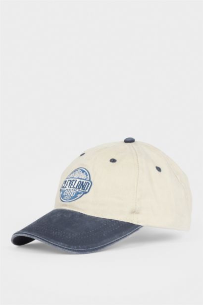 Кепка с вышивкой для мужчин