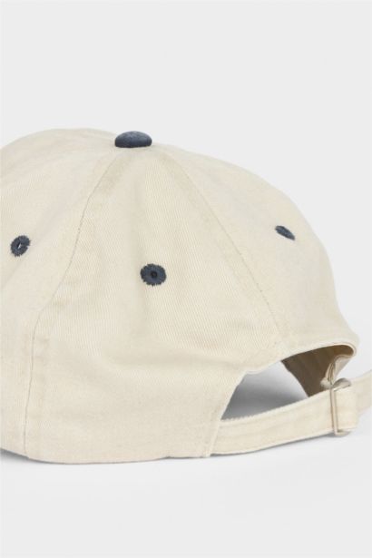 Кепка с вышивкой для мужчин