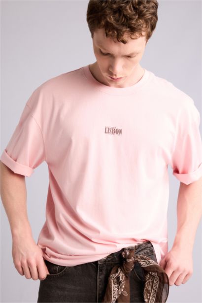 Boxy Fit баспалы қысқа жеңді футболка