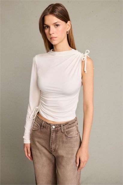 بلوزة بكتف واحد