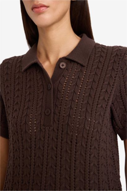 Пуловер стандартного кроя с поло воротником из трикотажа для женщин