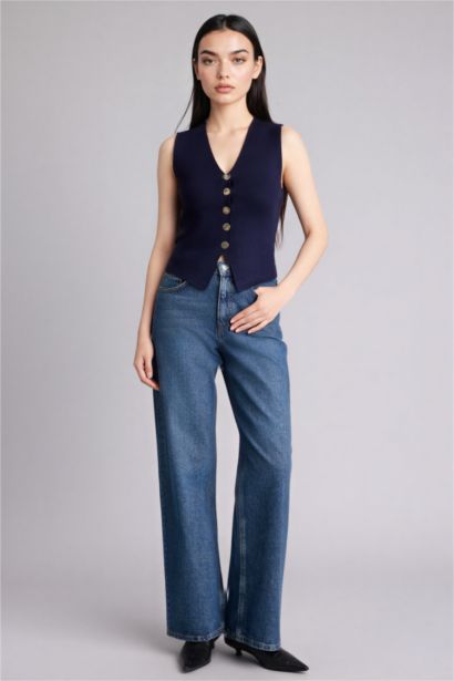 Жилет приталенного кроя из трикотажа для женщин