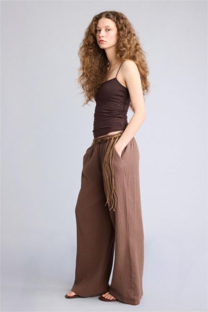 Муслиновые брюки Wide Leg стандартной длины с нормальной посадкой и деталью кармана