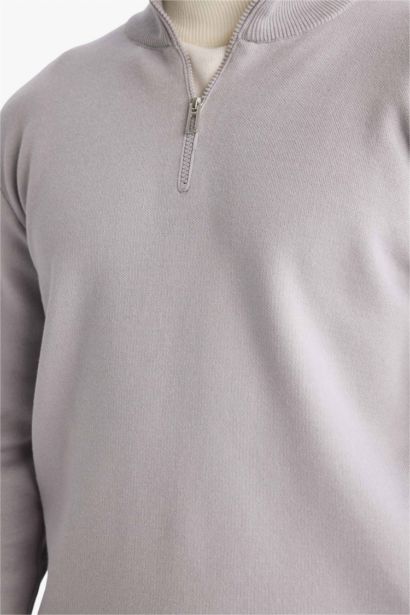 Standard Fit Zip-Up Turtle Neck Knitwear Pullover