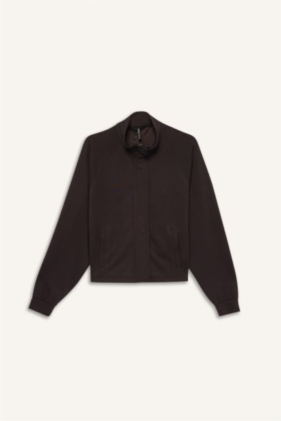 جاكيت قصة مريحة بياقة عالية بسحاب