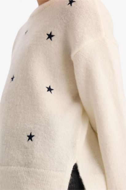 Girl Regular Fit Embroidered Crew Neck Pullover