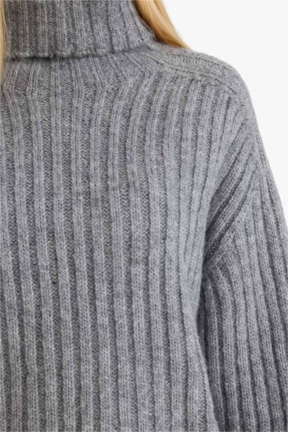 Oversize Fit Turtleneck Pullover