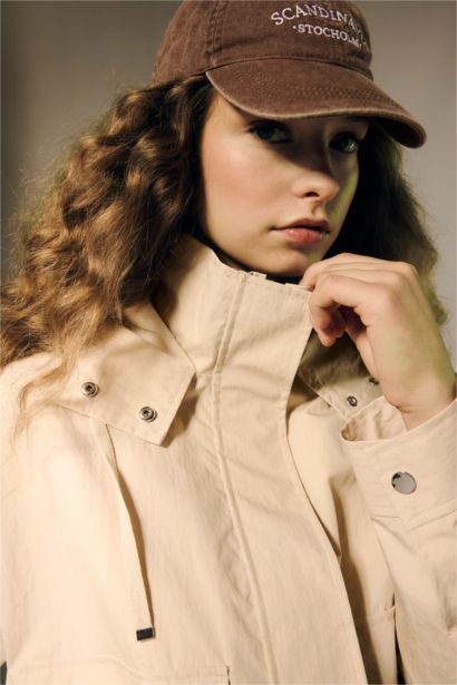 Su Geçirmez Kapüşonlu Dokuma Mont