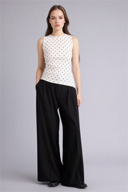 بلوزة كن منقط مضلع سليم فيت