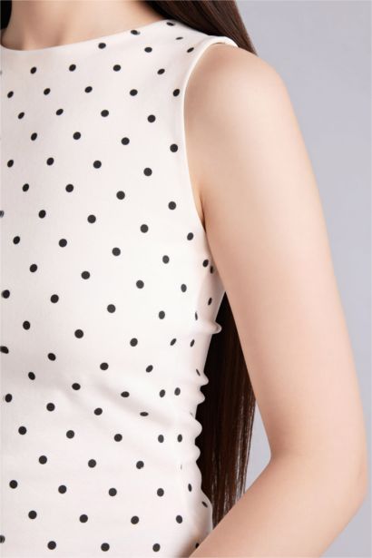 بلوزة كن منقط مضلع سليم فيت