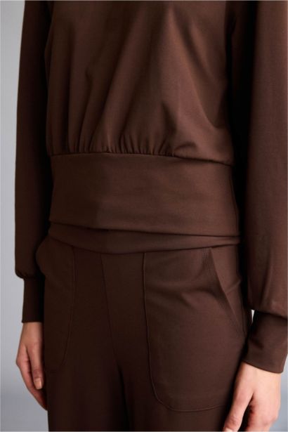 سويت شيرت رياضة بغطاء للرأس