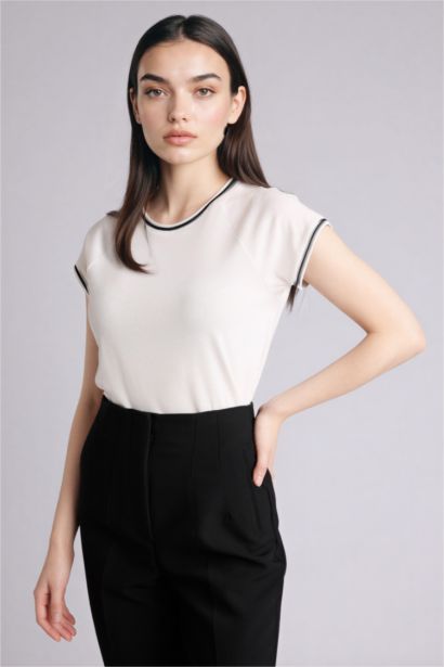 تيشيرت نص كم سليم فيت وياقة مستديرة