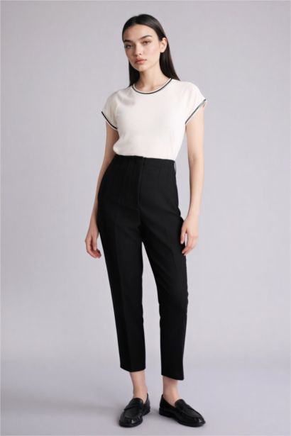 تيشيرت نص كم سليم فيت وياقة مستديرة