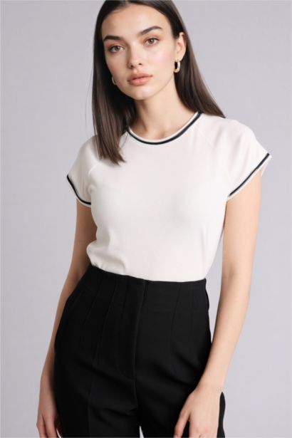 تيشيرت نص كم سليم فيت وياقة مستديرة